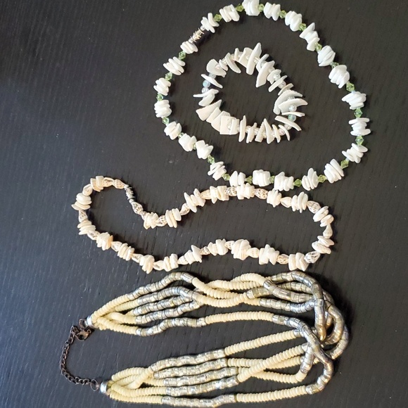 3 Shell Necklaces 1 Shell Bracelt - Picture 3 of 5